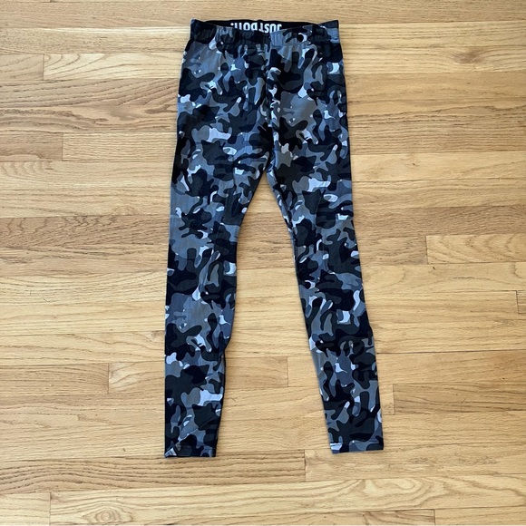 Grey Camo Nike Leggings - Picture 2 of 5